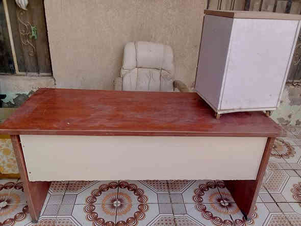 السلام عليكم ميز مكتبي مع كرسي مع ملحق واضحات كدامكم بالصوره سوق الشيوخ حي العسكري شارع المحوله السعر خابرني وتدلل ***********
