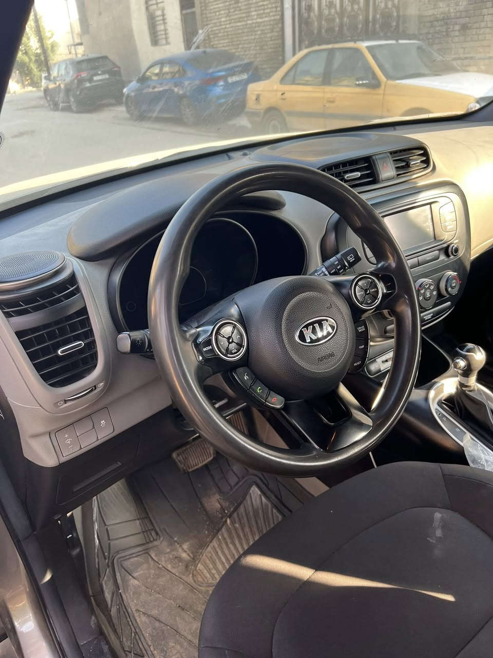 السلام عليكم
صول 2019 محرك 1600 جديده السياره 

ماشيه 83 ألف صدر جديده ومحرك جديد. تخم تاير جديد 

ضررها بسيط جدا خشم البنية وصور الحادث موجود بدون ايرباك 
الباب والجاملغ الخلفي كبير امريكا فقط البنيد اثر الضرر
رقم سليمانيه جديد 

السياره مكانها البلديات سعرها 117 وبيها مجال الاتصال ***********
