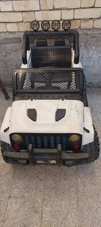 سيارة أطفال • بدون بطارية