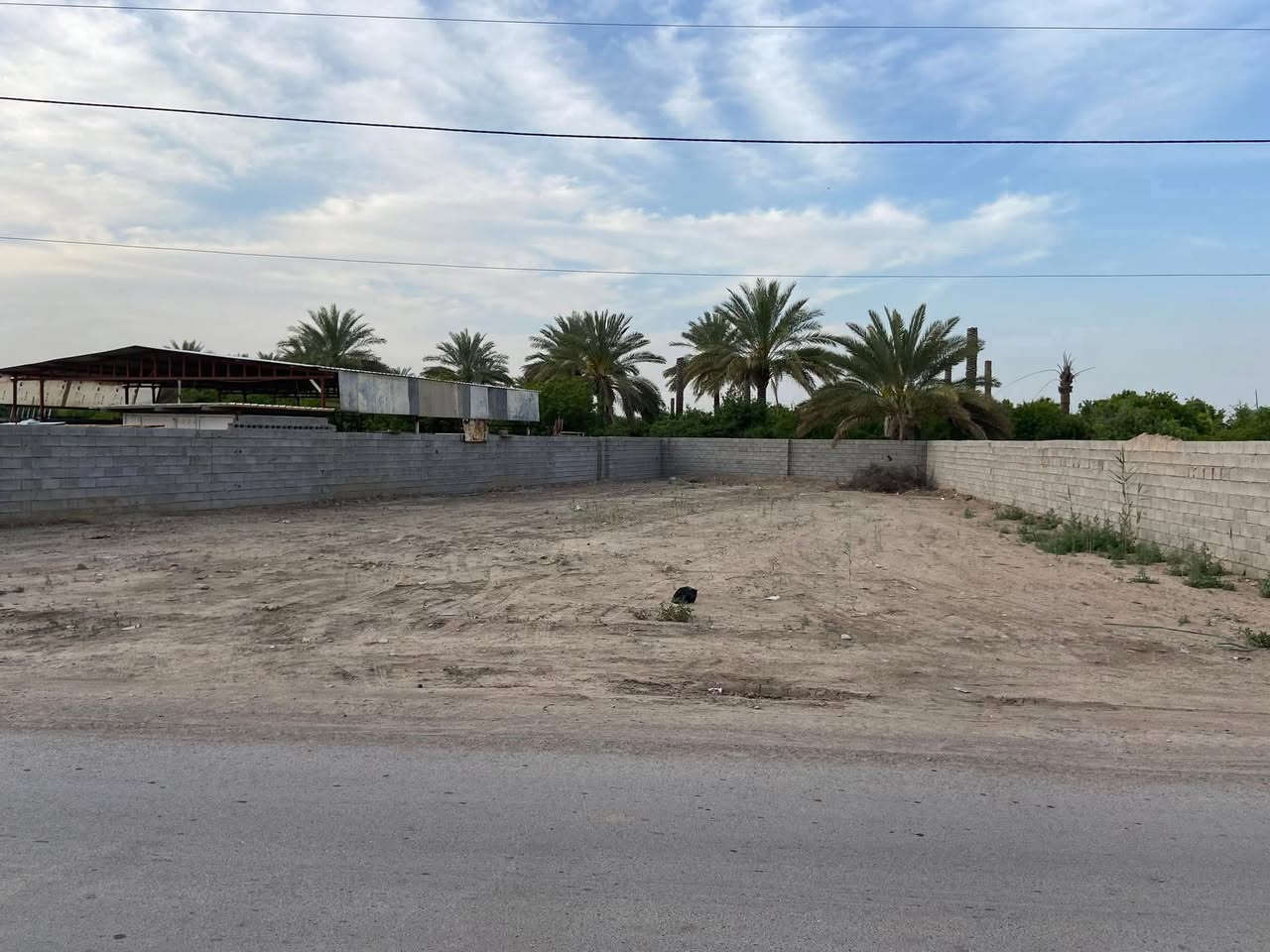 مساء الخير
قطعة ارض للايجار في شارع السكلات  على شارع مقابل سكلة هاشم الحامض المساحة ٧٠٠ متر  
تصلح ان تكون سكله مواد بناء أو مخزن
للاستفسار الاتصال على الرقم ***********
