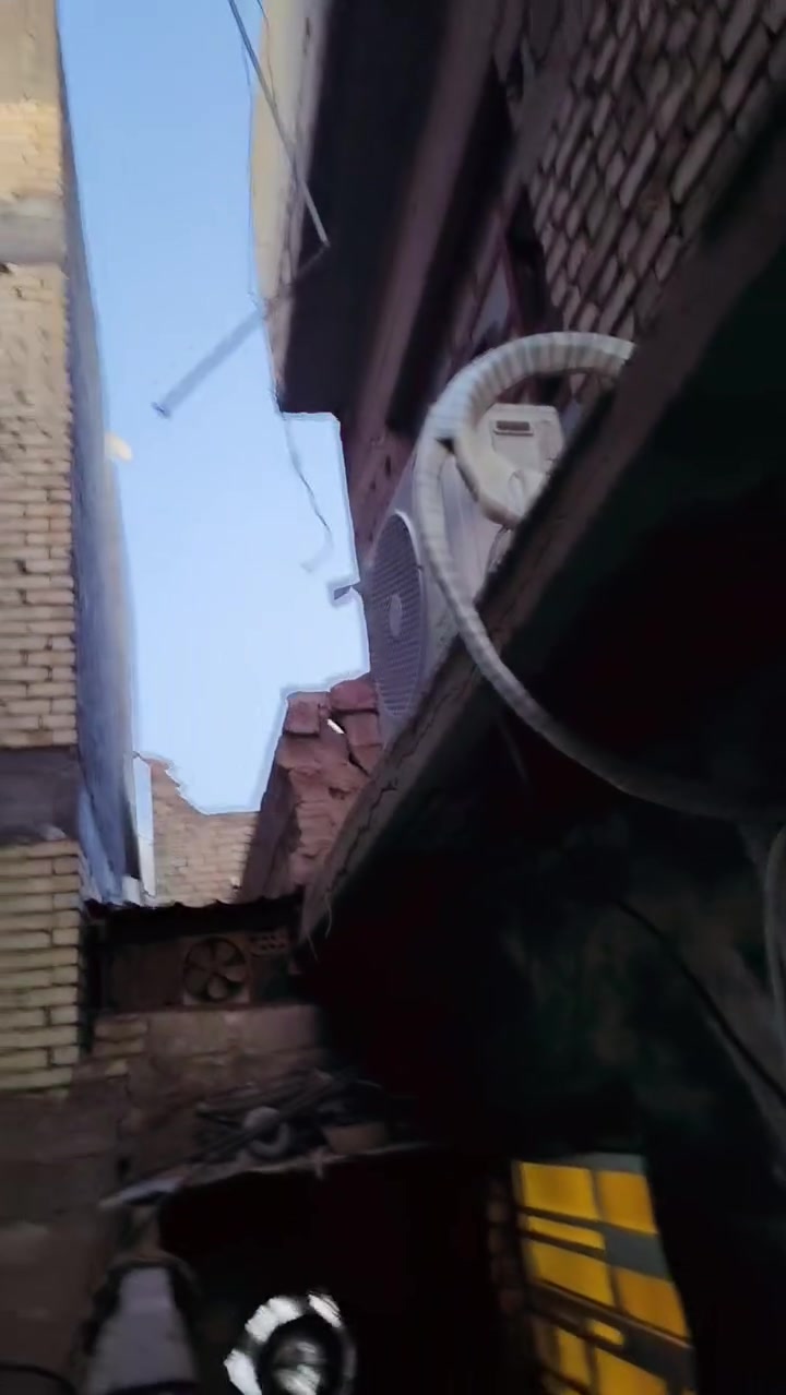 السلام عليكم خواني اني اشتغل شد أو غسل سبالت أو اشتغل كهربائي منازل أو شد بوردات كهرباء اشتغل بسعر يرضي الله هاذة رقمي *********** واني خادم
