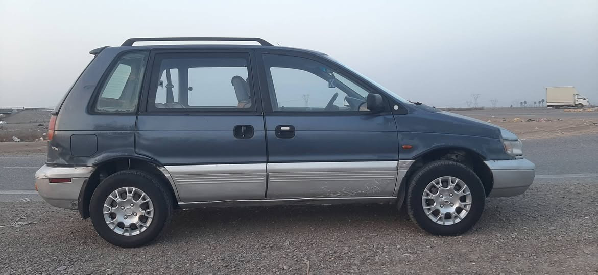 سلام عليكم مسيوبيشي ١٩٩٣  بسمي سياره جاهزه من كلشي عدا تبريد ولايسي هواء عاطل سعر٣٥ ورقة مكان سيارة بغداد محموية ناحية رشيد ***********  ابو محمد
