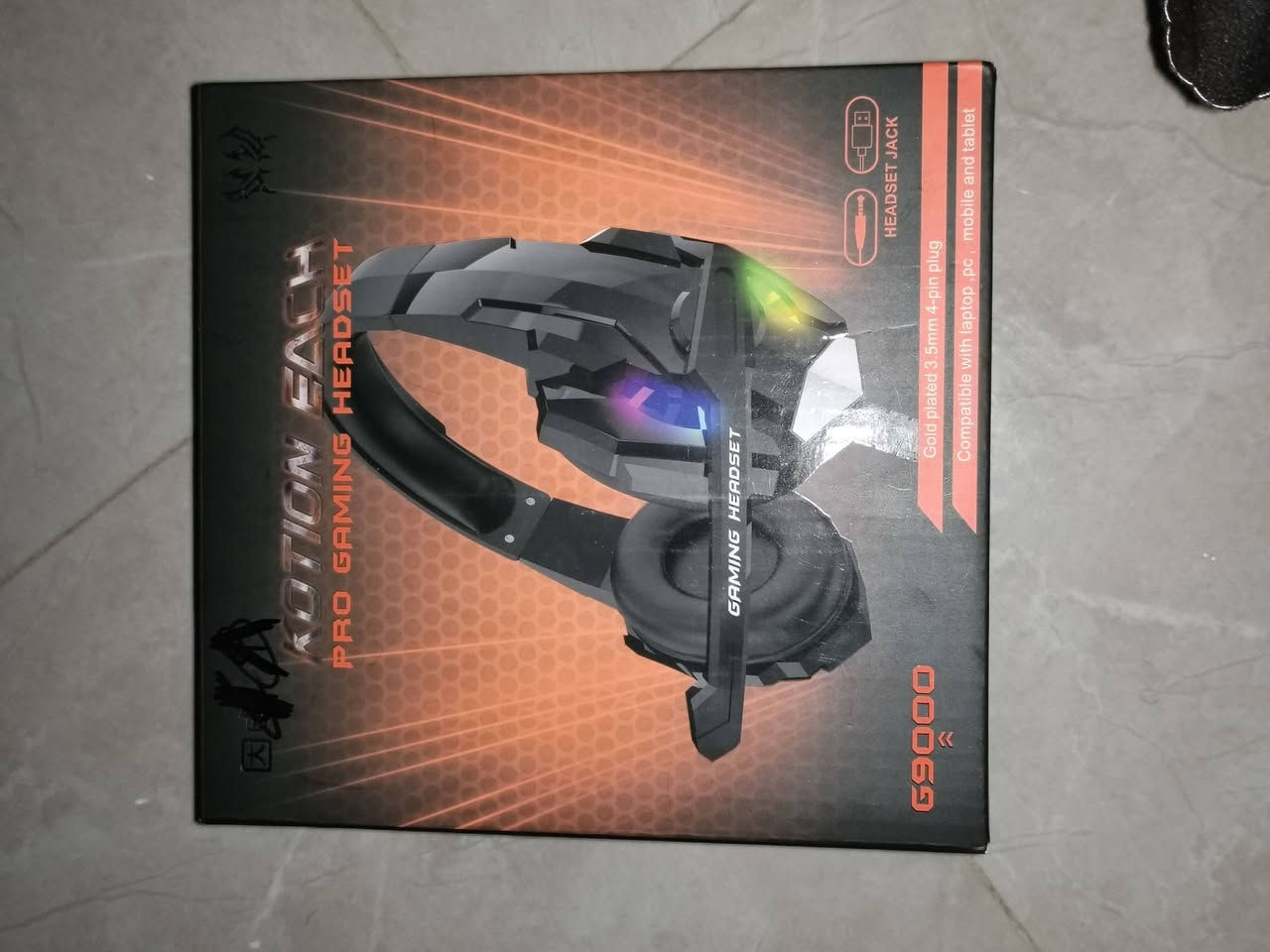سماعه RGB  بيهه مايك ويه الكارتونه بيهه مدخل ابره وبيهه ابره والمدخل الثاني مال RGB سماعه نضيفه امانه الله مكاني الاعضميه ***********
