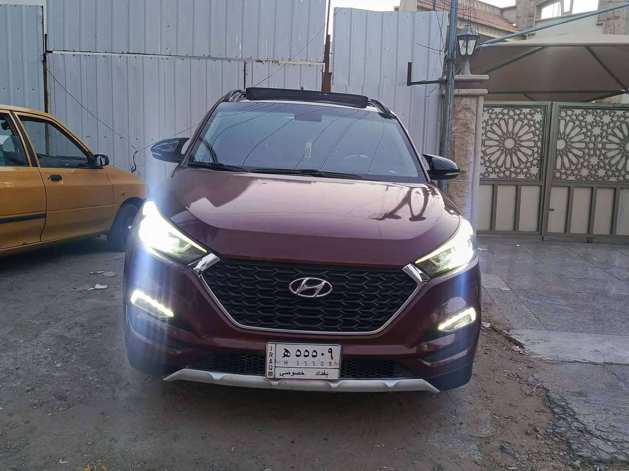 سلام عليكم توسان موديل ١٧ وارد  بيه صبغ بنيد فقط بدون دواخل مكينه ٢٠٠٠ بيه خيط بخار كير جديد حداديه جديده تخم تيرات جاهزه نقص فقط فريز مال تبريد كبرسل جديده رقم بغداد تحويل مباشر فول موصفات عده البصمه سعره ١٢٥ قفل بدون عمله ***********
