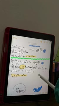 ايباد اير 2 • ١٦ جيجا • قلم وكفر وشاحن