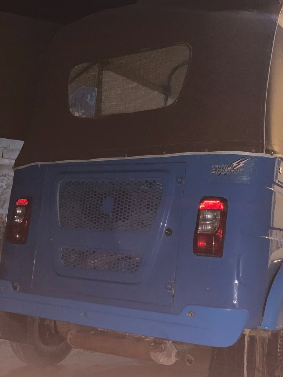 تكتك 22شهر11مضلع بيها ضربه يم البكلايت راجعه ع بارد رقم وسنوية بابل انكليزي سعر 8.850وبيها مجال قليل الشراي يتصل ***********
