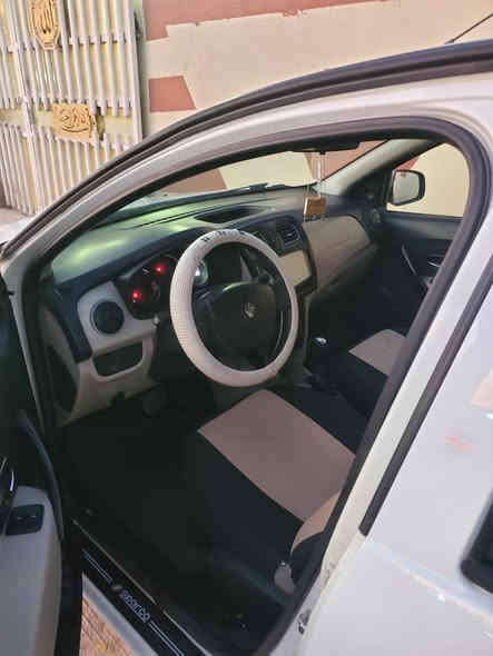 سلام عليكم رينو للبيع موديل ١٧كفاله عامه اتوماتيك ماشيه ١٤٠ السعر ٨٠ بيه مجال لاتصال ***********
