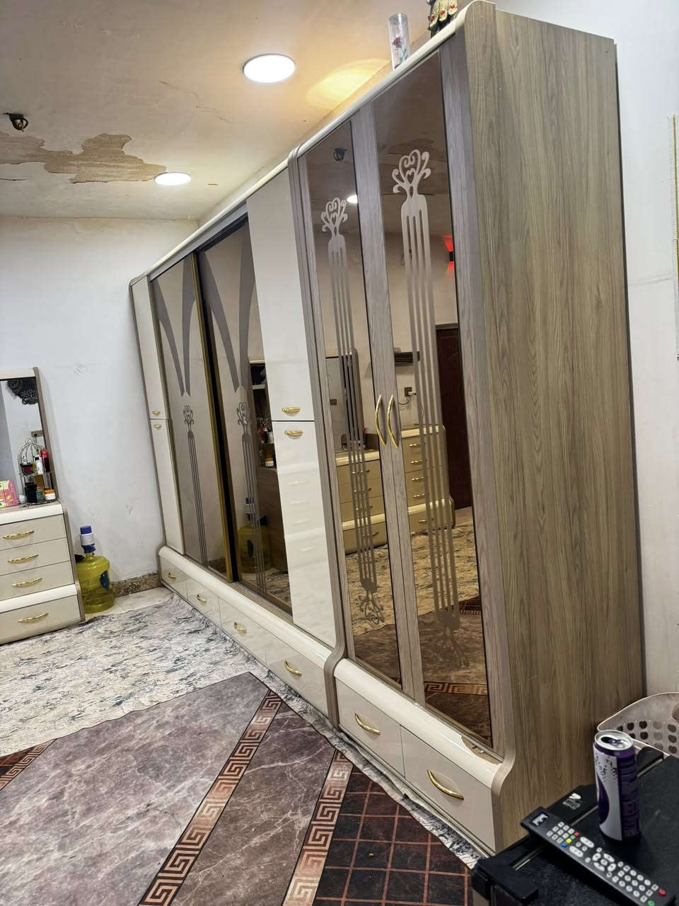 غرفه تركيه 11 قطعه درجه اولى جديده نضافه 95 السعر مليون و600 بيها مجال قليل للشراي المكان بغداد الرئاسه شارع 20 
للاستفسار ***********
