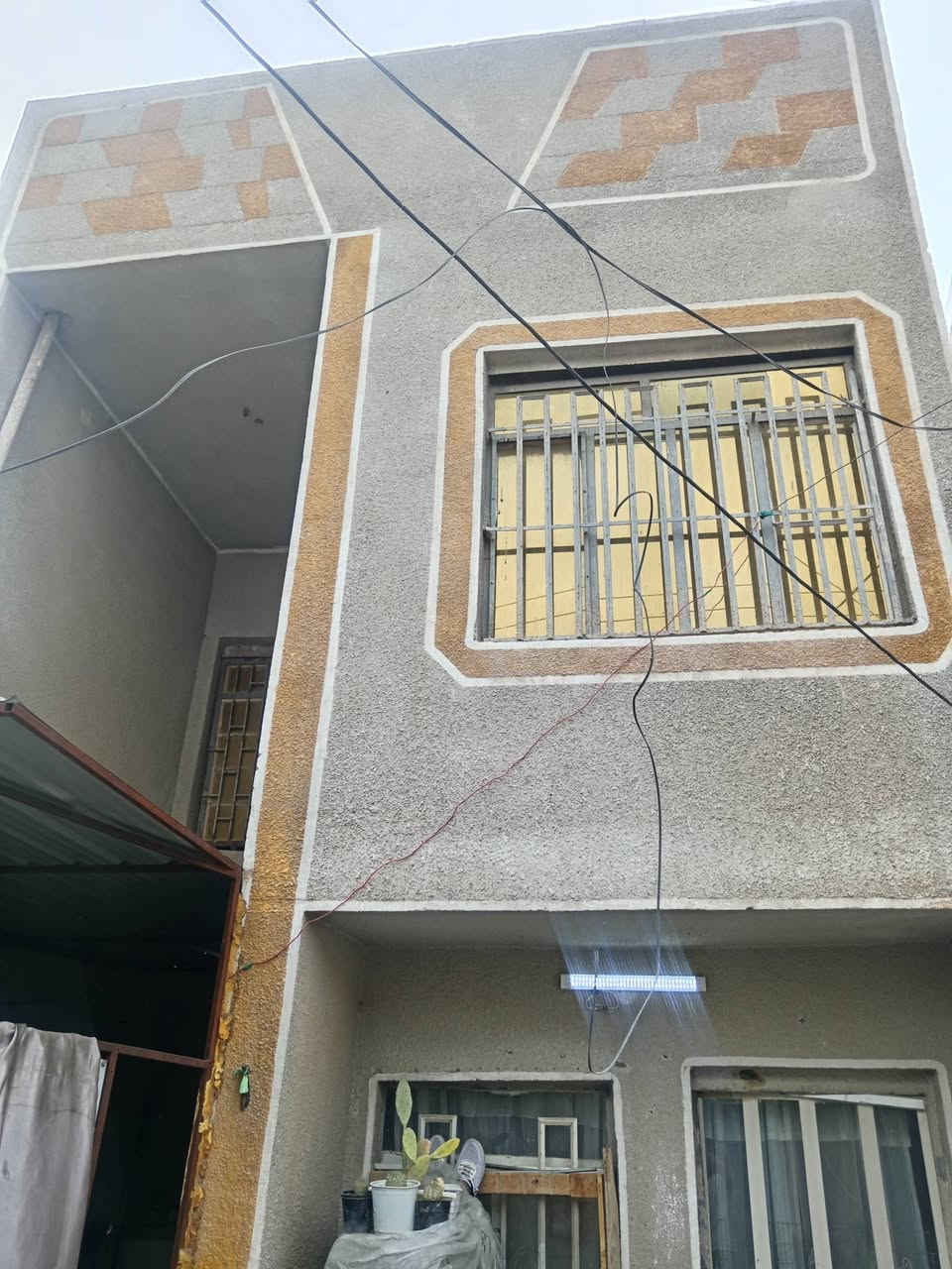 سلام عليكم بيت مساحه 100 م واجها 5 ونزال 20 تفاصيل داخل منشور موقعه جيد خلف الضربه جديده مباشره بتقاطع سكلات اي سفسار ع رقم هاتف ***********
