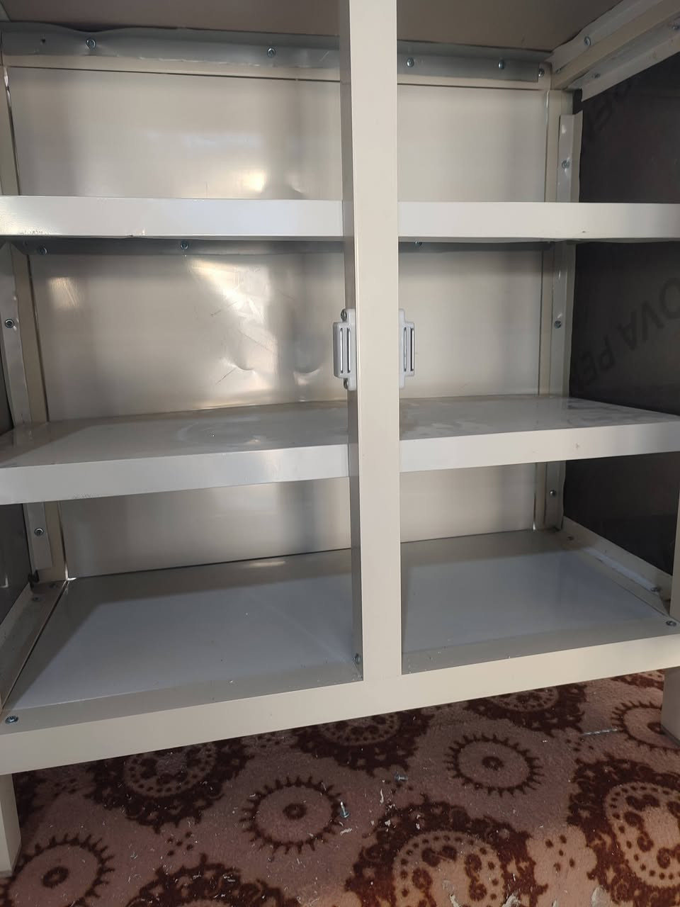 جزامه تفصال شغل قوي
الارتفاع 80
العرض 85
العمق 40
معمل الكوثر للامنيوم قرب سوق سومر 
بأدره حسين الشويلي ***********
