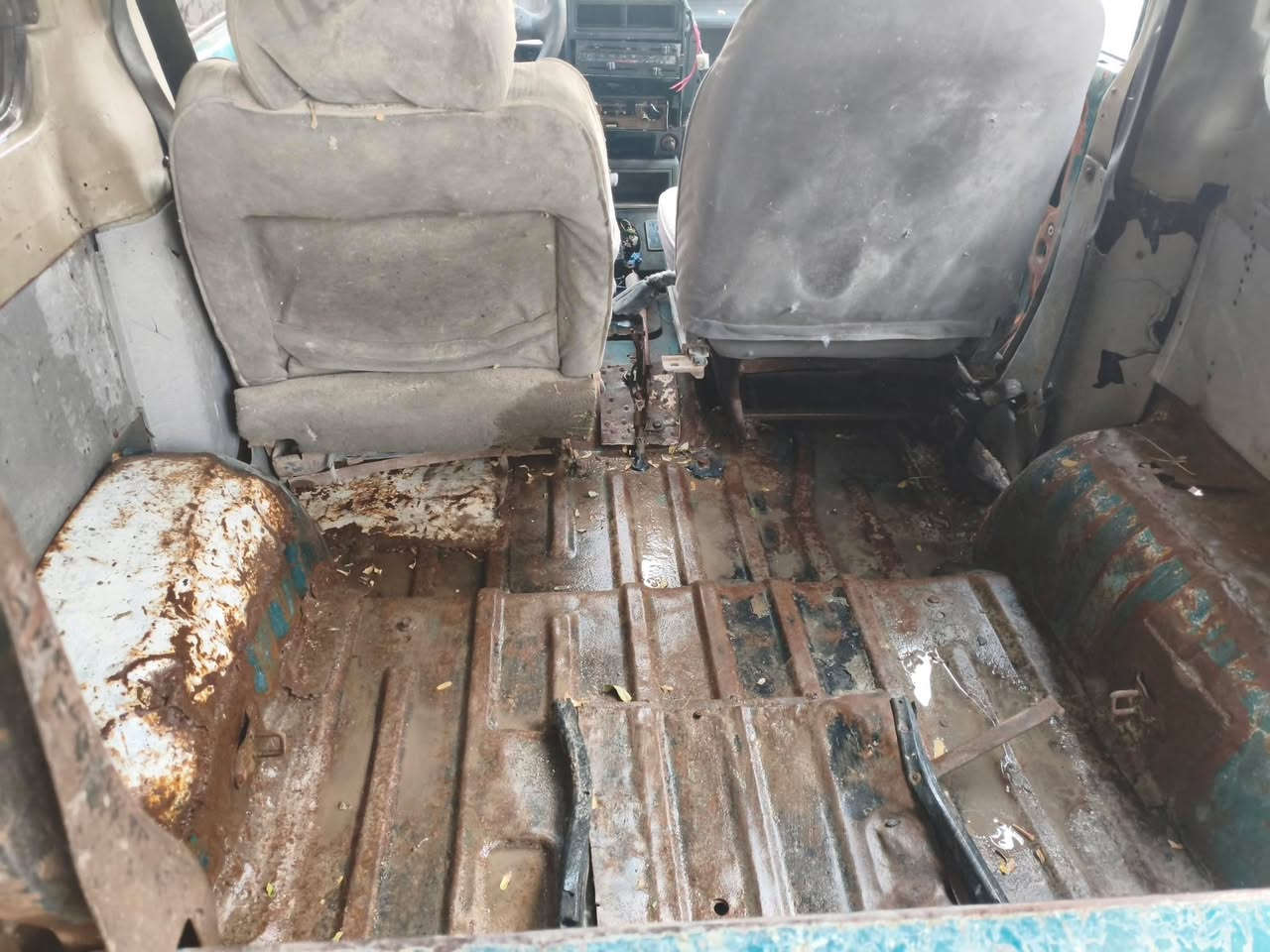 السلام عليكم سياره اسيا ياباني محرك ونجي 6سلندر دبل اكسل
سياره اكفلك سرقه و  عشائريه السياره شوفت عينك مكانه بغداد الشعب الاتصال على الرقم *********** سعره 15ورقه وبيه مجال
