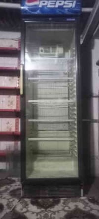 السلام وعليكم مجمدة للبيع نقصهة فقط غاز والعارضه شغاله 07736286435