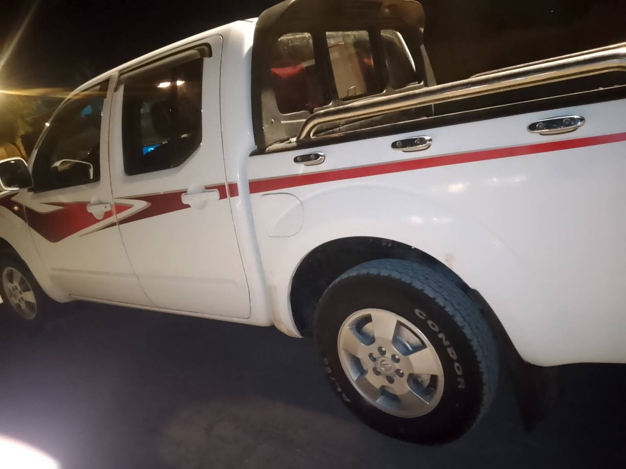 السلام عليكم بيكم نيفاره للبيع مديل 13.محوره.فيفيتي.رقم.بصربسمي.بيه.75بيه.مجال.مكان.السياره.ديالي للاستفسار.***********
