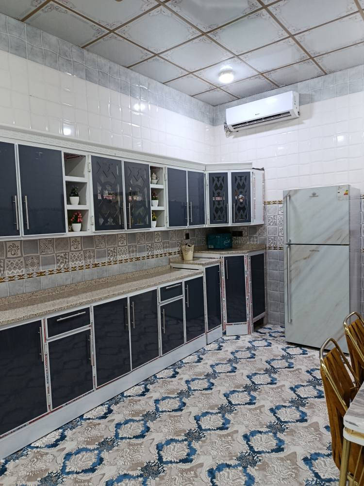 بيت للبيع هوا والأثاث المساحة (٢٠٠) متر المكان البصرة الجزيرة شط العرب الطابو زراعي صرف نسخه من الطابو وكالة ومكاتبه جميع الخدمات متوفرة مثل الماء والكهرباء والمجاري والمدارس والمجمعات الطبية والسوك يبعد عن الشارع العام الرئيسي شارع الدولي (١٠٠) متر البيت يتكون من غرفتين منام+موزع+منور عدد (٢)+مطبخ+استقبال نساء+استقبال رجال+كراج سياره+حمام داخلي+حمام خارجي الاستفسار على هذا الرقم (***********) والشراي يجي خاص أو واتساب البصرة, العراق
