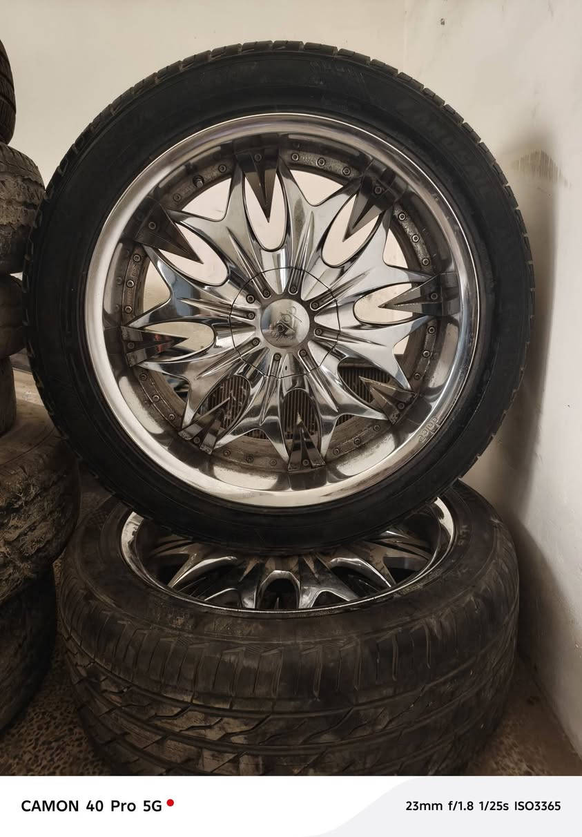 سلام عليكم عدي اوياله مال تاهو جمسي ست براغي الحجم ٢٢ وارد ياباني عليهن  موجوده ماركت الوياله بل صور السعر ٨٥٠ ألف المكان بغداد للستفسار ***********
