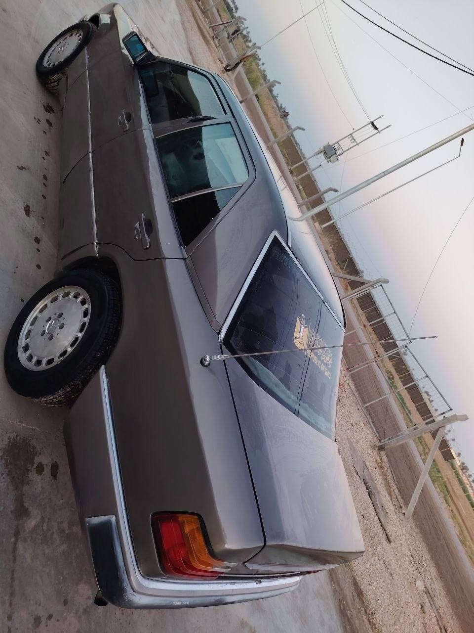 السلام عليكم
مرسيدس دب 

السياره مصبوغة عام اثر جراد ومكفولة من الحادث رقم بغداد 
مكان السياره الديوانيه قضاء المهناويه 
والسعر 47وبيه مجال سياره جاهزه من كلشي تبريد شغال غرفه جديدة ***********
