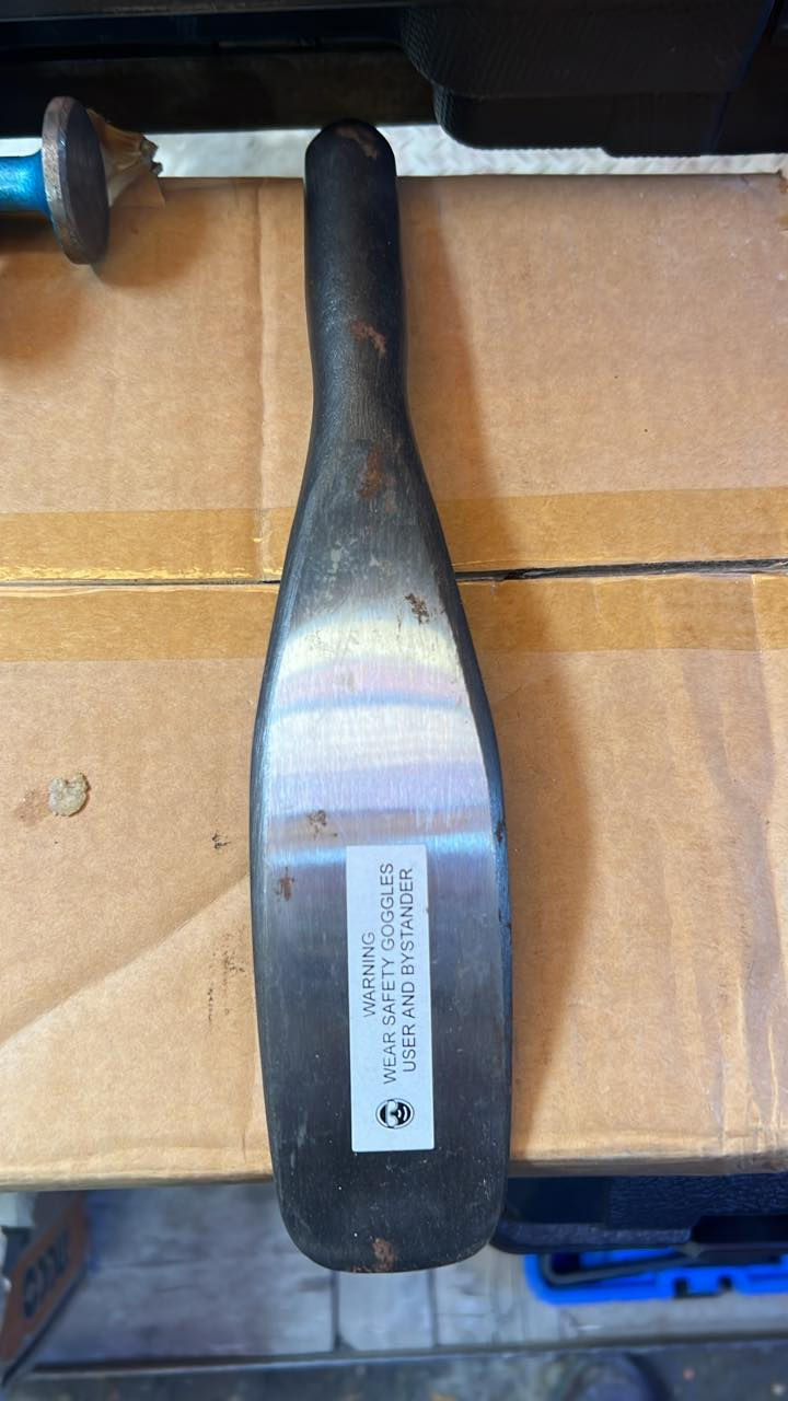 مطرقة سمكرة الماني اصلي الكمية قليلة ٤ قطع فقط متوفر توصيل بغداد ومحافظات ***********
