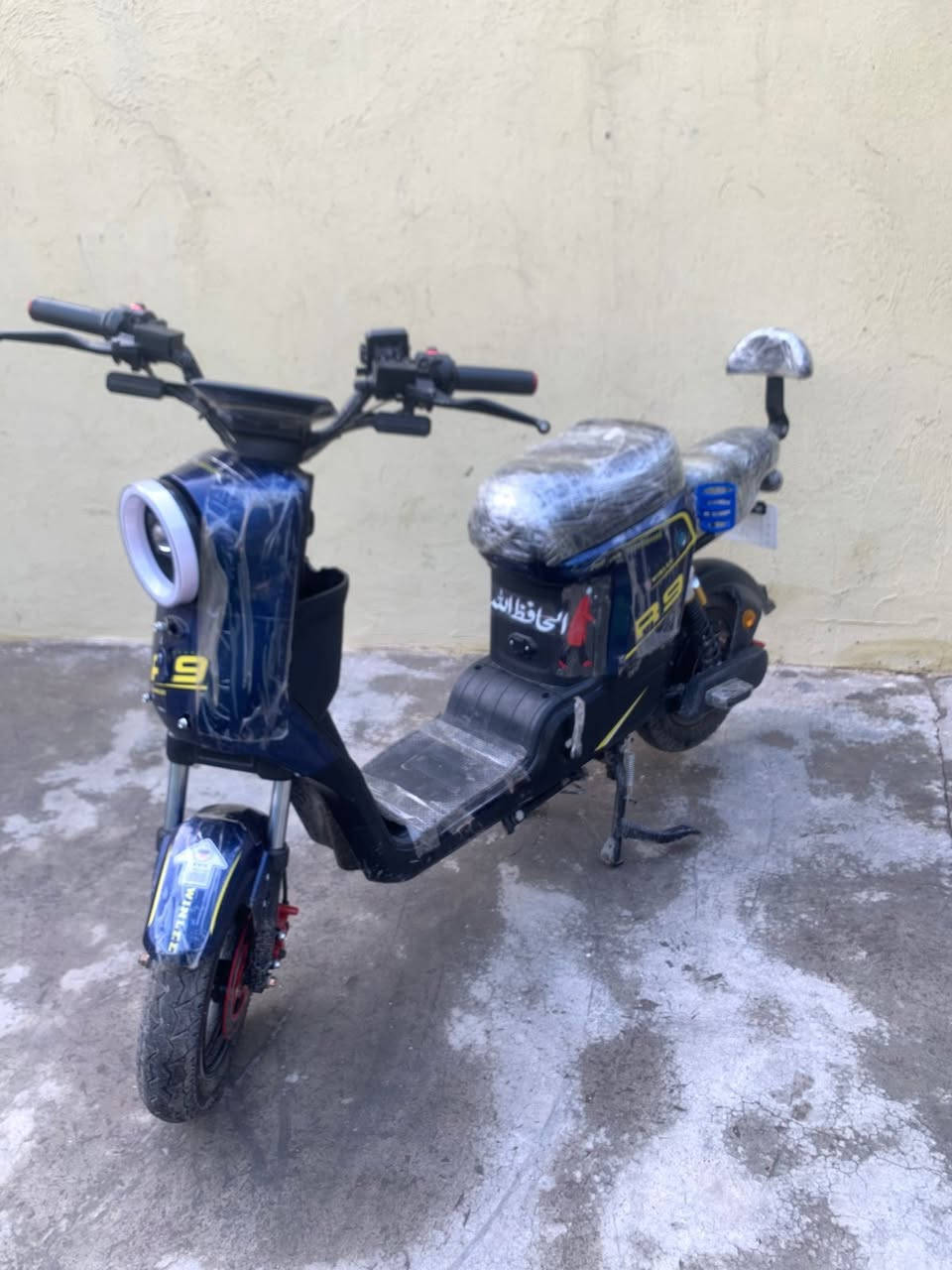 (سلام عليكم ) دراجه شحن R9 2025 
1- ملف 2000واط 
2- لد زنون عالي ناصي 
3- شركه ويلي 
4- أربع 4 سرع او نمر 
5- اشاير يمنه يسرى ودبل إشاره 
6- بيها بك R 
7- 5 بطاريات
8- سرعتها (109) الحقيقي (70) تقريبا 
 
العنوان بغداد المدائن (***********)  واتساب

*********** اتصل 

السعر (425) الف وبيها مجال الطيبين
