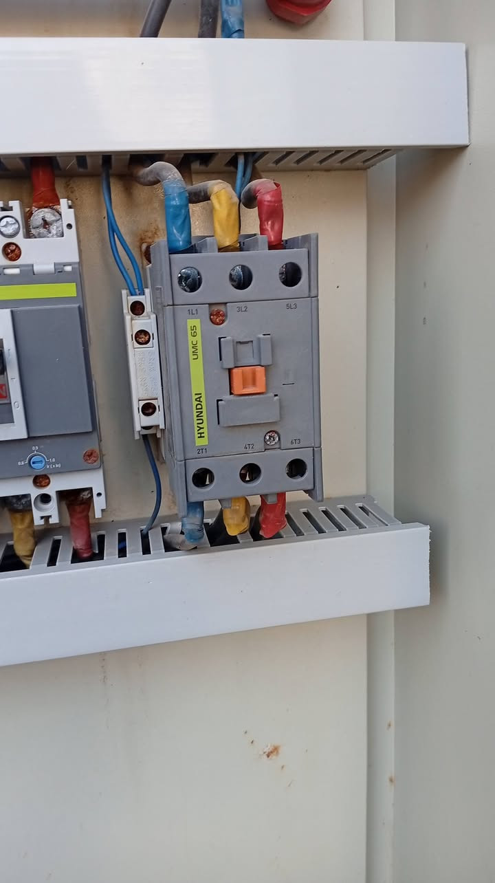 سلام عليكم بورد للبيع بي 4قواطع  كوندكتر 2 او50سراكت سعره مناسب/***********
