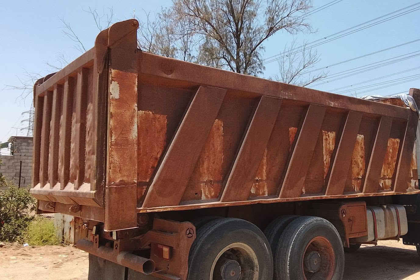 سلام عليكم بدي البيع طوالة 6متار  ونج جديد دبل شاصي لف مكان سماوة سعر 40وبي مجال ***********
