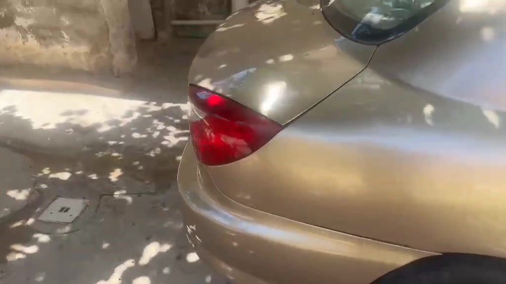 كيا ريو جاهزه حداديه وكير ومكينه بشرط نقص فقط تبريد مكانها واسط او بغداد
ممكن تذكر موديل كيا ريو شكد سنة الصنع بالضبط؟: 
2000
شنو حالة الهيكل من برّه وداخل؟ بيها صبغ، سمكرة، أو أي حادث سابق لو لا؟: 
معمره ومصبوغه عام درجه اولى 
التبريد شنو بيه بالضبط؟ يعني المكيف يحتاج غاز/كمبريسر/راديتر، لو مجرد صيانة بسيطة؟: 
نقص منظومه
مكان المعاينة وين بالضبط بواسط لو بغداد؟ وهل البيع قابل للمساومة لو السعر نهائي؟: 
البيع قابل التفاوض واسط الزبيديه 
