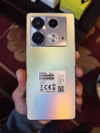 ) سعر 130   هذا الهاتف هو هاتف Infinix Note 40.يأتي الجهاز بشاشة AMOLE...