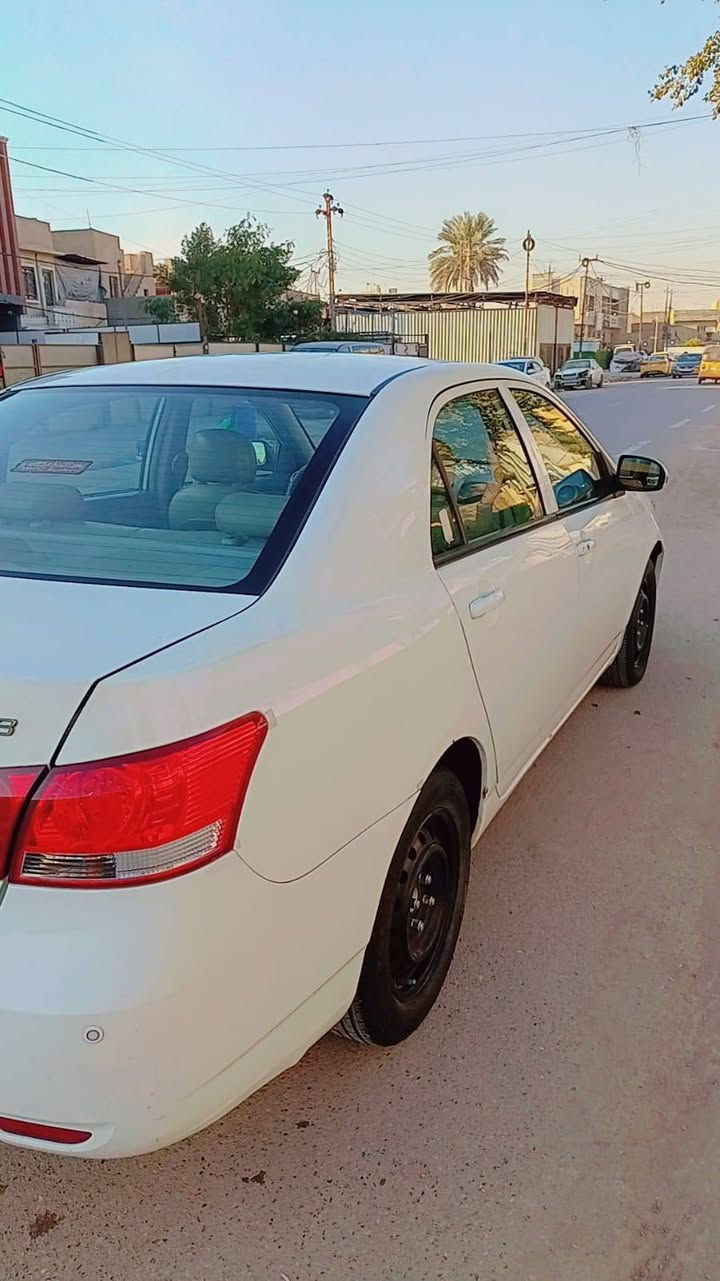 السلام عليكم بي واي دي جي 3 /2013 كير عادي رقم بغداد الانكليزي الجديد محرك كير تبريد تحكم فتحه حساسات خلفيه كامره خلفيه بصمه تشغيل داخل جلد صدر كامل جديد كفاله عامه وظفت اله منظومه غاز وكلش اقتصادي يعني انسه صرف البانزين يعني بيه نظامين تحويل مباشر السعر 75  وبيه مجال بسيط ***********
