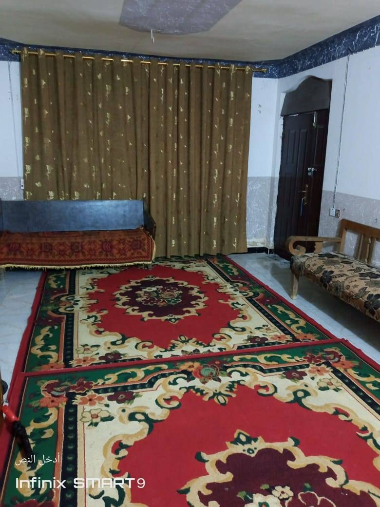 سلام عليكم
يتوفر في مكتب حي الإمام العقارات والمقاولات العامه 
🌏🌏🌏🌏🌏🌏🌏
بيت البيع 
طابو زراعي 
موقع البيت 
حي الإمام شارع المستوصف 
مساحه البيت ×200م 
يحتوي على  غرفتين نوم مطبخ مجمع صحيات واستقبال هول وكراج خارجي  
الطابق الثاني 
غرفه نوم وبيتونه
الاستفسار أكثر عن البيت اتصل على الرقام التاليه 
*********** 
او زيارة مكتب الكان في حي الإمام شارع الكابينات
