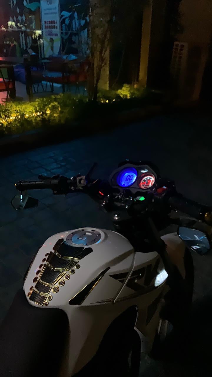 keeway rk 200
موديل: 2025

كليمتر: 16.000km

محرك: cc 200

نوع الكير: بطح 

مرقمة رقم اربيل 

موجود رقم امامي و خلفي 

كضالك موجود سنويه و تحويل الدراجه بسمك 

لا يجود اي غرامه عدراجه 

عطل: ليس يوجد اي عطل او خلل في الماطور 

كهربائيه: كلشي سغال 

عداد km

عداد سرعه 

عداد بانزين 

عداد رون 

اناره و يشارة

يجي مع الدراجه خوضه مجانيه مع سماعاته الخوذه 

ستكرات حماية التانكي من المفاتيح 

مرايات تحت الكيدون (موجود البلادي كمان)

دراجه نضيفه كل ١٠٠٠-٢٠٠٠ km تبدلت دهن بلمركز  صناعه الأصلي الي تابع الى بأجيلان 

دراجه نضيفه اخت الزيرو (!!ممسويه حادث!!) 

السعر عل خاص شباب 

***********