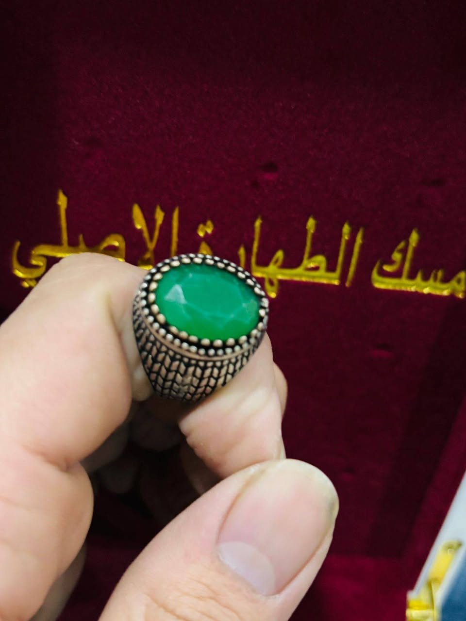 زمردة قديمه صياغة ثقيله 
متواجد واتساب ***********
سعر خاص بغداد العبيدي
