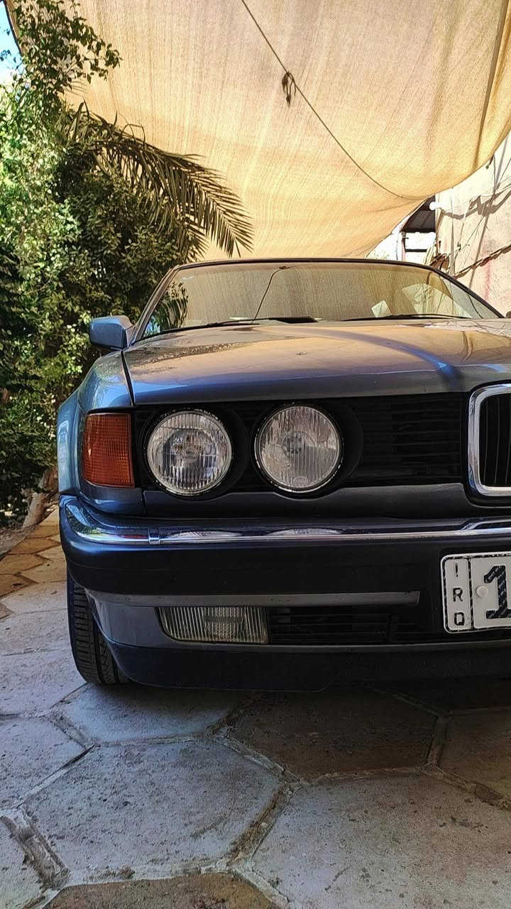 السلام عليكم
السيارة للبيع BMW
حجم 735 موديل 1991
الرقم بغداد  ابسمي  تحويل ثاني يوم 
السيارة جاهزة 
محرك وكير مكفولات 
كهربائياتها كلها شغالة
فتحة  قمارة طكتين شغالة 
سنتر الك شغال 
كشنات مخمل 
تبريد شغال %100
حدادية 85%
مروحه كهربائية مال مارسدس فيشة زركة 
انسه الحماوه بالصيف 
السيارة عليها ادامة كاملة منضومة البانزين والمحرك 
بلكات فيت بم نوزلات ماي راديتر اخضر زيتي 
تايرات 85%
السيارة مصبوغة عام للجمالية 
السيارة مصروف عليها هواي 
اترايك وين مال يعجبك 
لا تعلق وتكلي بيها مجال لو تكتب بهلكد تبيع  انت شراي اتصل وتشلع عيوني 
السعر 73 وبيها مجال 
العنوان واسط 
***********
