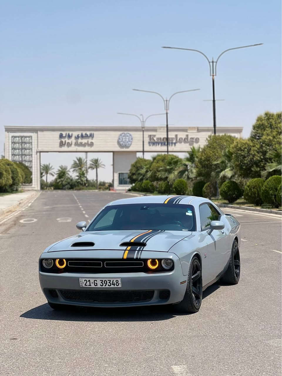 سلامو علیک 
Dodge challnger 2020 sxt
مواسەفاتی sxt 
ناو سۆرە 
شاشە گەورەیە شەخالە 
شوتەی سپۆرتی لەسەرە دەنگەکی زۆر خۆشی لەسەرە باڵی رێد ئای لەسەرە بۆنیتی رێد ئای 
سێ پارجەو نیویشی بۆیاخە
***********
***********
واتسئەپی لەسەرە أربيل, العراق

