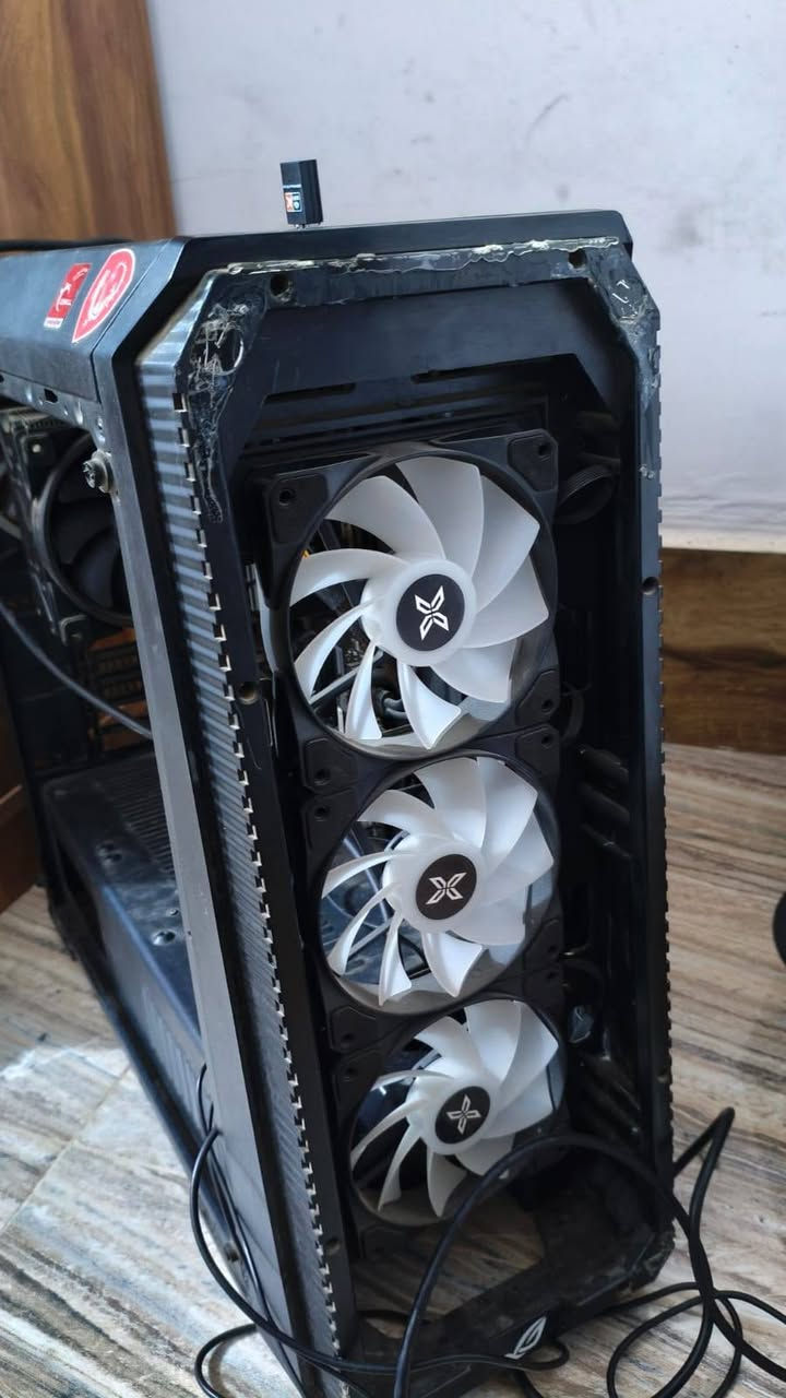 السلام عليكم شباب عندب هذا الكيس مواصفاته بلصور اخذته قبل شهرين تقريبا نقصه كرت شاشه  جنت ناوي اخلي للكيمنك بس شاء الله و تضايقت على فلوس و هسه عارضه  قيم بليرضى بي الله و اخذه اني ماخذه وحده ب٣٥٠ و الشاشه مشتريه جديده شاهد الله ساعات تشغيله متتعد يوم واحد اخذته ب٥٠ الف قيم و اخذه كبل 
*********** متواجد واتس
