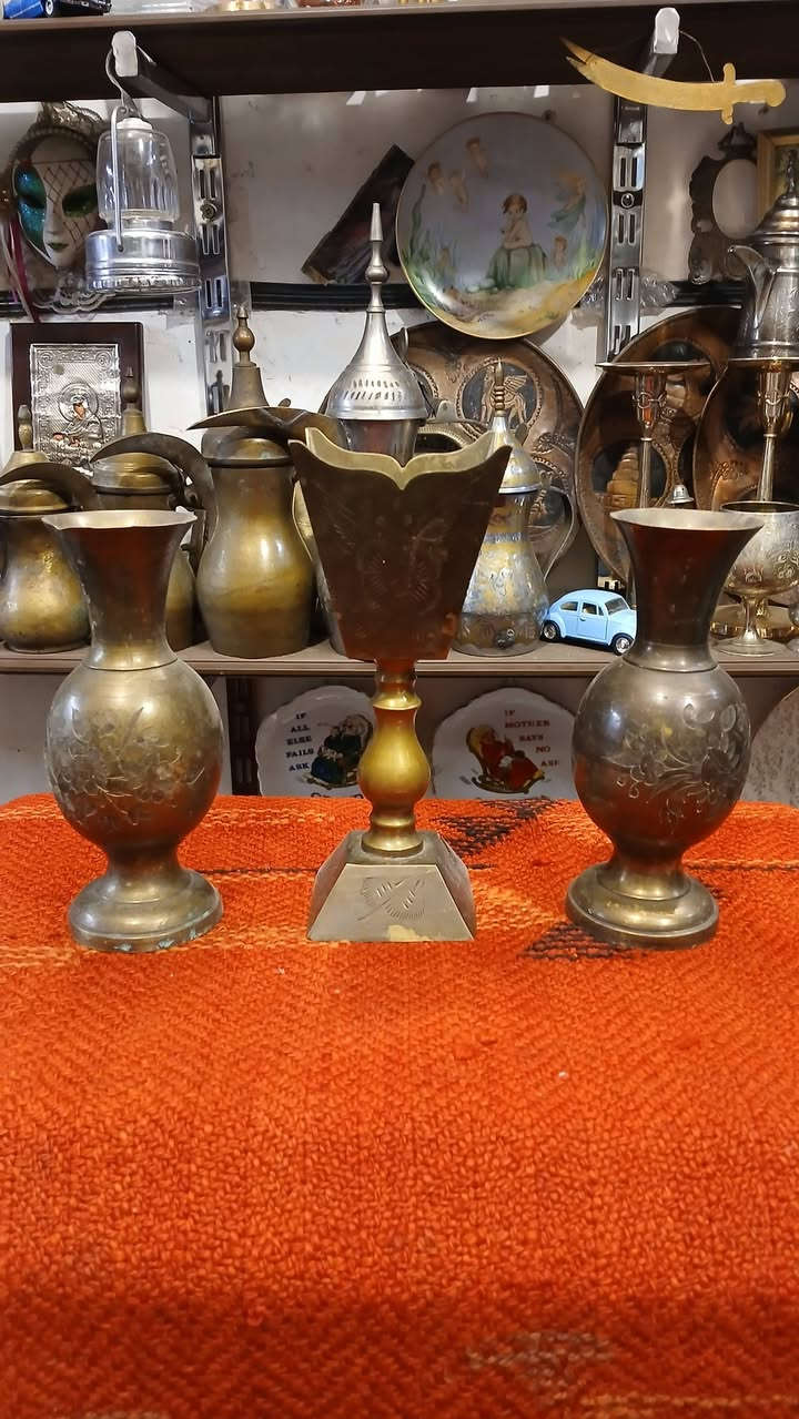 فازات ومبخره بدويه نحاس أحجام كبيره وصغيره البيع العنوان المحل بغداد المدينه شارع الفلاح حي الاكراد قطاع ١٣ مقابيل الطاقه الكهرباء هاتفي ***********
