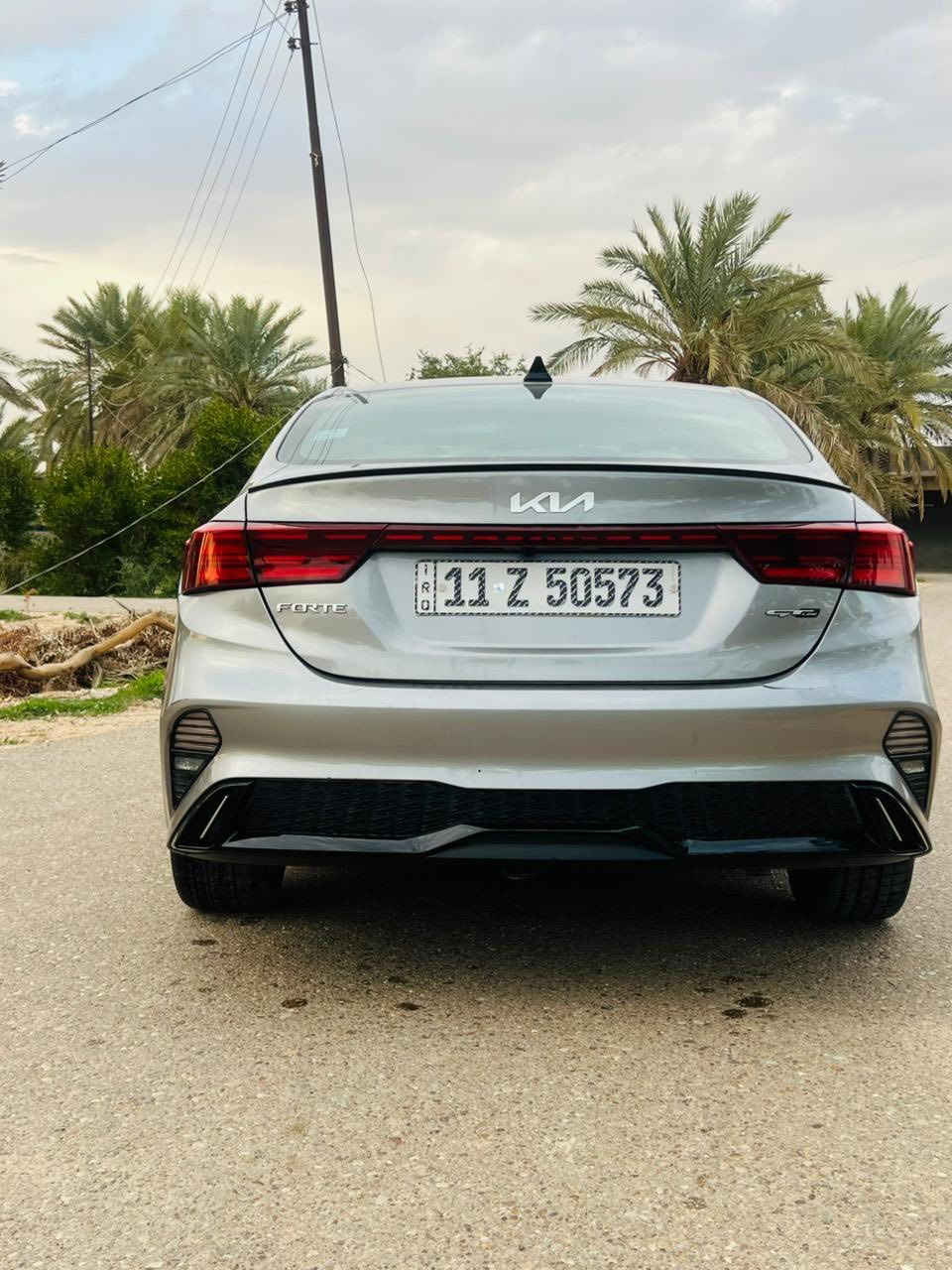 كيا فورتي 2023 جيتي لاين
ضرر بسيط جاملغ وباب السائق 
بجم كبس بدون ارباك 
رقم بغداد تحويل ثاني يوم
فول ماعدا الفتحه 
بصمه تشغيل عن بعد
شاشه كبيره كار بلي 
رادارات امامي خلفي جانبي
محرك 2000
ماشيه 29mi الف
السعر 158$ بيه مجال قليل 
مكان السياره بغداد 
أي استفسار اتصل 
***********
