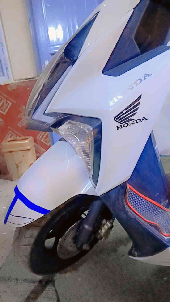 السلام عليكم دراجة هونداي لبيع موديل ٢٢جديدة لوك 
عداد الاكتروني مواصفات حلوة ياباني كمرك مدفوع 
مكان بغداد الجديدة السعر الخاصه م***********
واتساب الشراء بس يتصل رجاء
