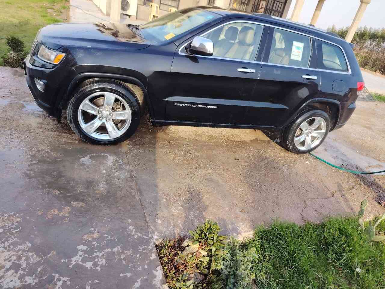 جيب لاريدو
2014
خليجيه 
مكان بغداد حي النصر قرب الجسر الفرنسي 
السعر 180 بيهه مجال 
رقم بغداد الهزه مصاقطه 
فقط قطعتين صبغ. باب السائق وخلف السائق
مصبوغه بلخليج محرك قبل 10 ايام شديته كفاله
***********

***********

***********
