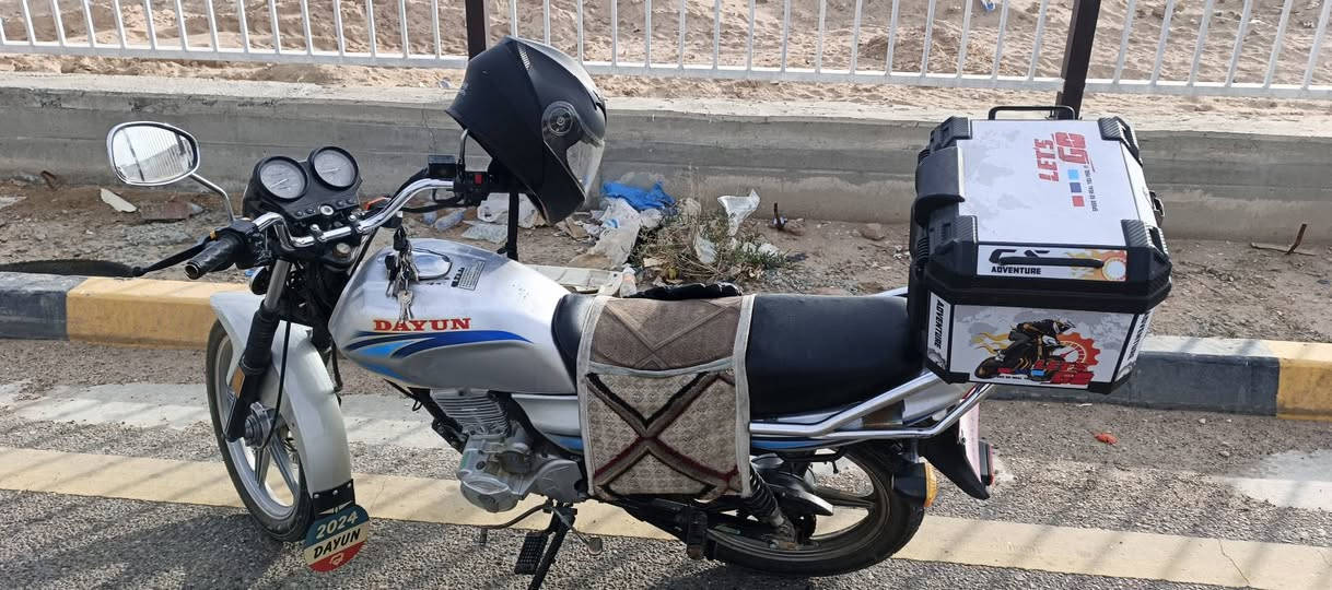 السلام عليكم من رخصة الآدمن 
دايون عظم 2019
الدراجة كاملة مكملة وكهربائياته كله شغالة الدراجة حلوة وبالعافية على الي ياخذه . 
الدراجة كلك اوراقة ضايعة سعرها 650 وبيه مجال بسيط او مراوس ب(اربعة گير) . 
مكاني كربلاء . 
للاتصال ***********
