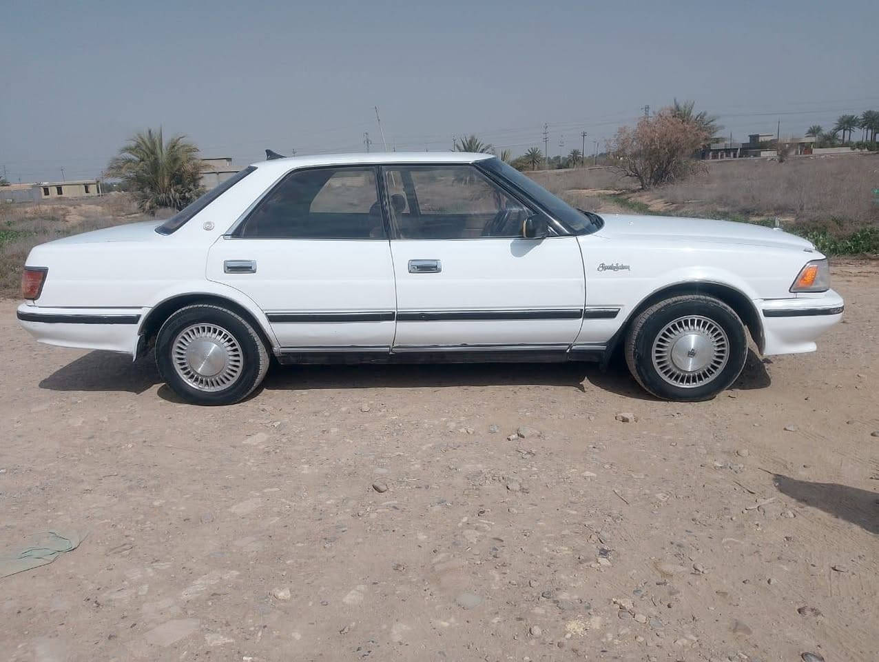 سلام عليكم للبيع جاهزه ومكفوله محرك كير صدر تبريد تدفئه رقم دولي سياره جديده سعر ٤٢ وبيه مجال قليل ***********
