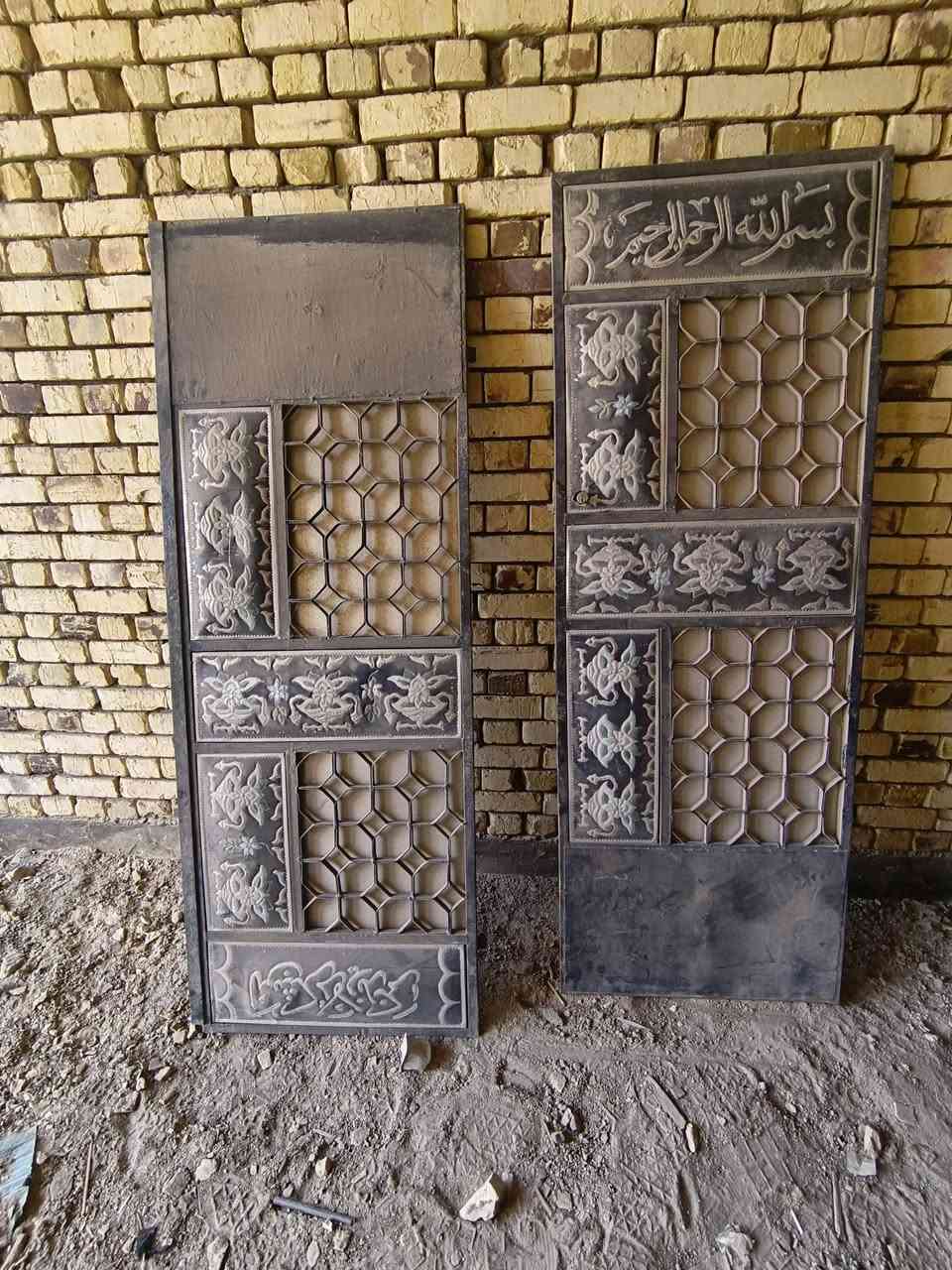 باب خشب طلاگتين مع الجربوبه
باب حديد طلاگتين مع الجرجوبه
قفص حديد 
يرجى مراسلة صاحب الرقم واتساب مكلف بالنشر ‏‪***********‬‏
