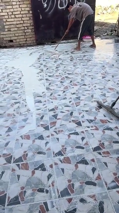 السلام عليكم خلفه سراميك جدران ورضيه بأنواعه درج عدل فر شغل درجه واله داخل وخارج بغداد    متفرغ حالين *********** شتغل
