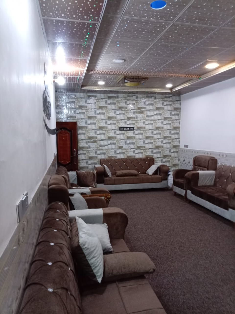 🏡 بيت للبيع – طابو زراعي (سند 25)
📍 طريق أبو جاسم – حي المجتبى
📌 يبعد عن الشارع الرئيسي حوالي 50 متر
📐 المساحة: 273 م²

تفاصيل البيت:
• يتكون من طابق واحد
• استقبال
• هول
• مطبخ
• 4 غرف نوم 🛏️
• مجمع صحيات 🚿

📞 للاستفسار: ***********
🏢 مكتب عقار أهالي المسيب
حي المعلمين الثالثة – قرب جامع محمد الجواد

💬 السعر: على الخاص
