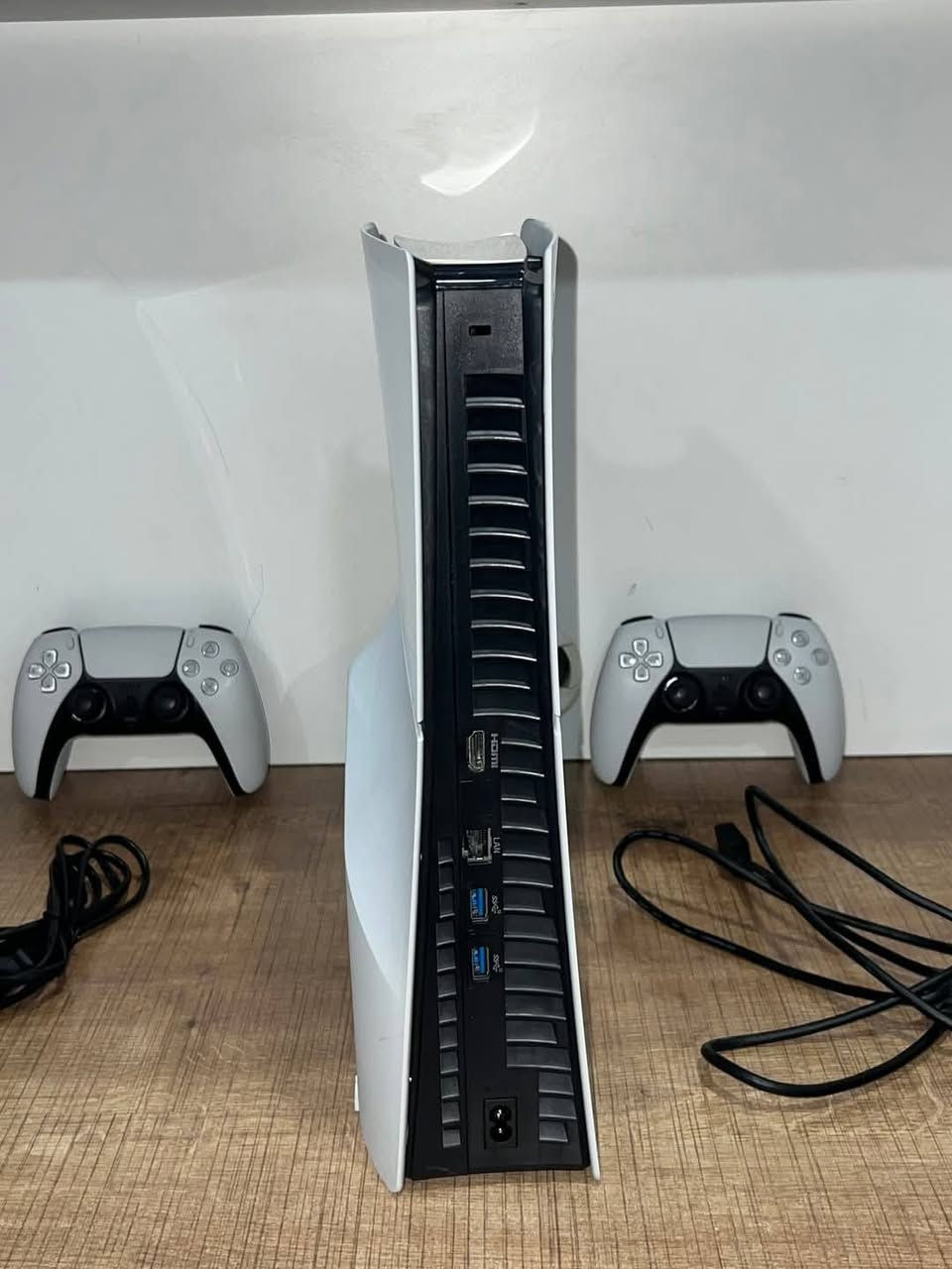 سلام عليكم
بلي 5 مستخدم للبيع  ps5  سلم
الذاكرة 1T 1024GB
مع يدة جوستك اضافي
مستخدم قليل 
سعر 400 قفل مستعجل يشهد ربي كلش نضيف
التواصل على الخاص


**إذا كنت صاحب هذا الإعلان وتريد حذفه لأي سبب، رجاءا أرسل رسالة إلى الدعم الفني**