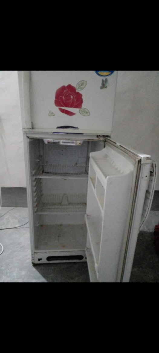 السلام عليكم ثلاجه للبيع السعر   ٦٥ الف       *********** وهاذة الرقم اليخابر
