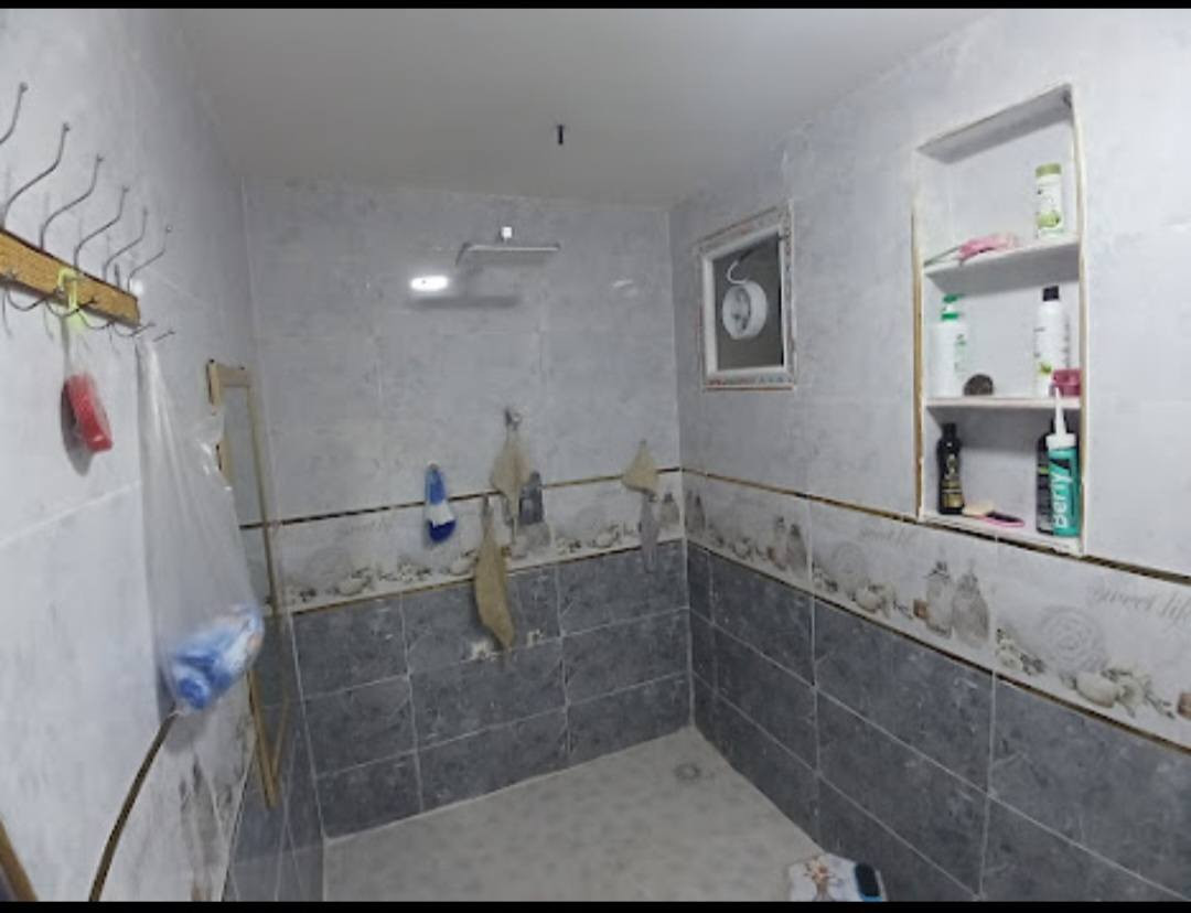يت زراعي رقم بلدية مساحة ٢١٠ متر ركن العنوان  طوز خورماتو قرب مدرسة الاماني مع الخدمات كامل  ماء كهرباء مجاري السعر ٨٥ مليون وبي مجال البيت بناء حديث درجة أولى للاستفسار اتصل ***********
