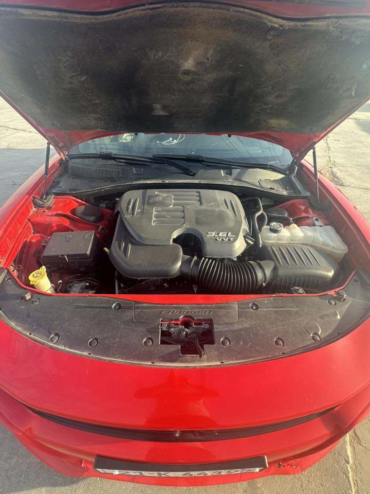 سلام عليكم شباب جارجر 2017 كنديه كفاله عامه ما عده لباب خلفي مفتوح بدون ايرباك تخم تاير حداديه جديده سياره شاشه كاربلي كشنات حضن كهربايات تبريد شغال سياره متعوب عليه  رقم شمالي بسمي عنوان بغداد. ***********
