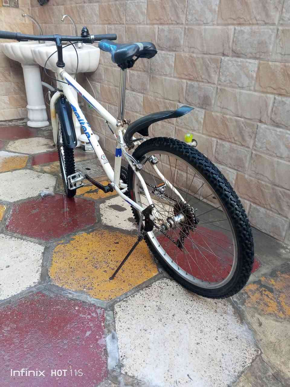 سلام عليكم باسكل امراوس بدراجه شحن حق 80 70   بريكات شغاله امامي خلفي   تايرات جد كون
بس بغداد  شعندك نزل رقمي     ***********
