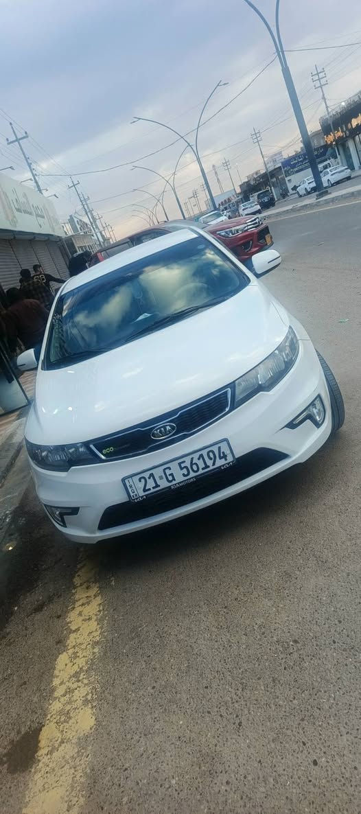 السلام عليكم سيراتو 2012سياره جديده صدر خلفي امامي جديد محرك بعده صبانه ما ممدوده عليه سيره دوشمه جديد سياره نقص برقي ما بيه مكاني رمادي سعر 120مجال شي قليل رقم *********** تخم تاير جديد
