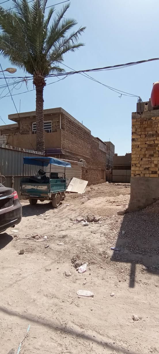 السلام عليكم نصف قطعه للبيع طابو صرف 
المساحه :125متر
الوجهه: 5متر
نزال :25
عرض الشارع: 10متر
العنوان : قرب مدرست الرحمن
رقم الهاتف :***********
