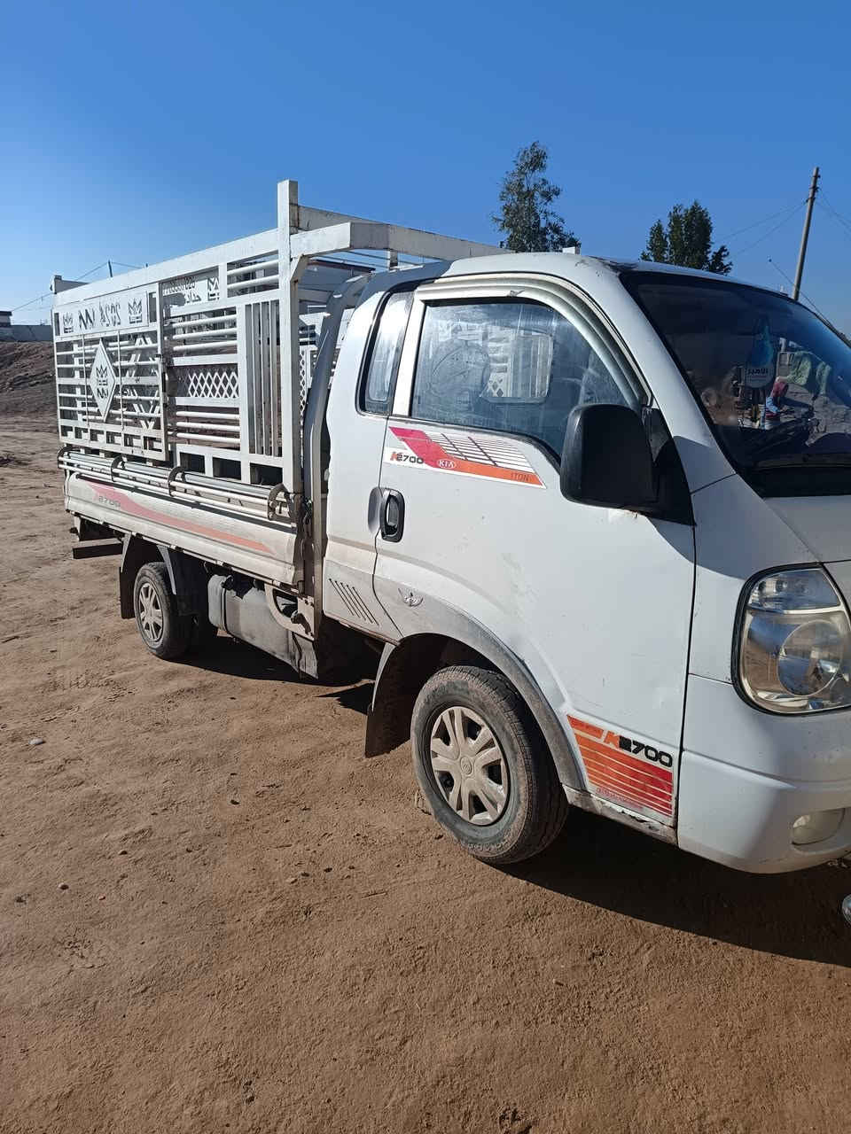 كيا. 2012رقم ديالى سنويه لل 27 سانورهه وياه 
بيه بس البنيد امبدل ابلادي اذار نكد لين جانت عليه وصله. ومنكد فه امبدل ابلادي والباب الوره مرشوش فقط مكان. سياره ديالى اطراف شهربان مانقصه برقه 
محكرك. كير شاصي مكفوله. كفاله. عامه. تحويل كبل. وكاله. ماكو. السعر 97.مجاله. حك. الجيه 
***********
